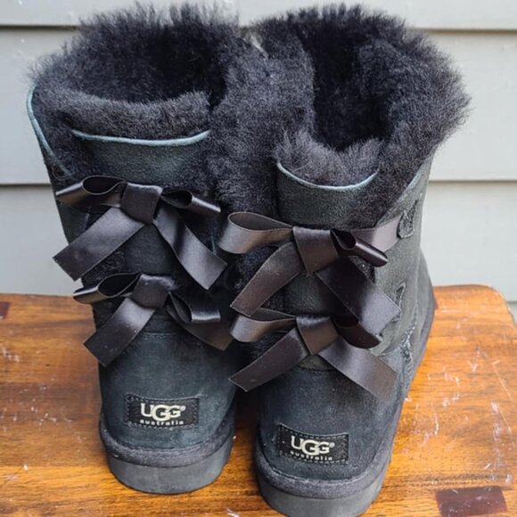 UGG Black Suede Shearling Bailey Bow Boot size 7 - Picture 6 of 10